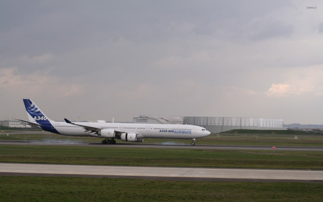 Large white airplane runway building free wallpaper - medium preview image