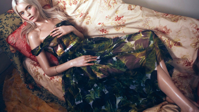 Christabel dennison fashion impressionist blonde free wallpaper - medium preview image