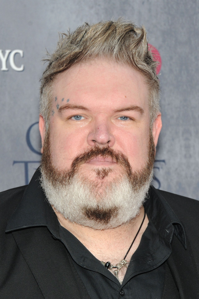 Bearded man redcarpet blue sky free wallpaper - medium preview image