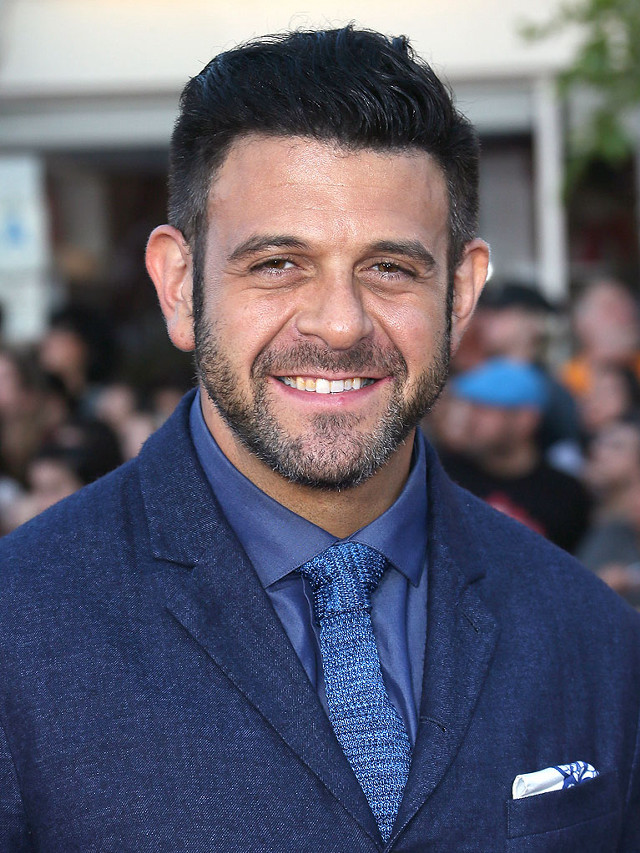 Man suit tie smiling crowd free wallpaper - medium preview image