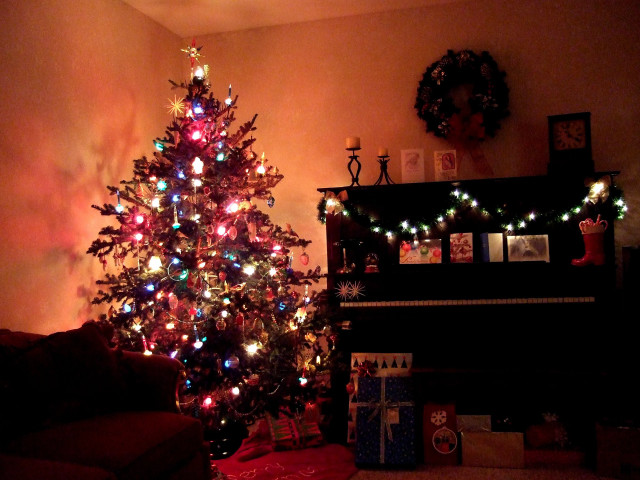 Christmas tree living room fireplace #11 free wallpaper - medium preview image