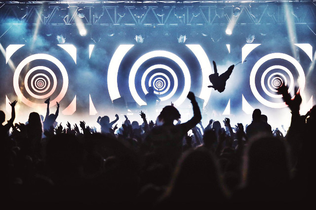 Concert crowd lights silhouette gears free wallpaper - medium preview image