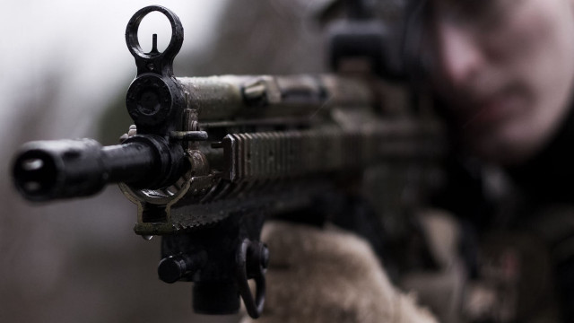Man holding gun aiming air free wallpaper - medium preview image