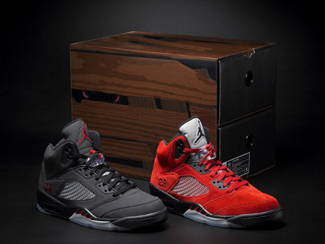 Sneakers box black surface red free wallpaper - medium preview image