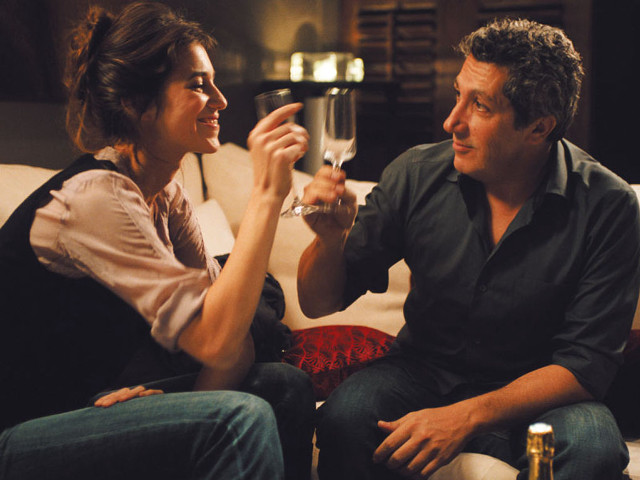 Man woman couch drinking wine free wallpaper - medium preview image