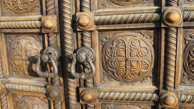 Wooden door metal handle decorative free wallpaper - medium preview image