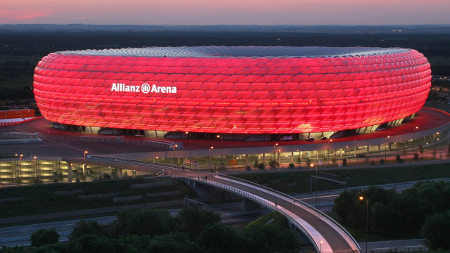 Large red building dusk bridge free wallpaper - medium preview image