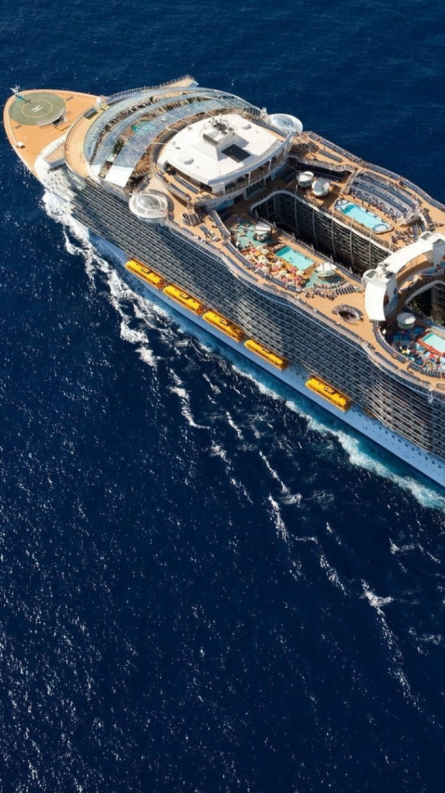 Cruise ship ocean deck pool free wallpaper - medium preview image