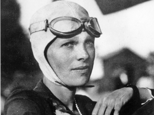 Woman helmet goggles black white free wallpaper - medium preview image