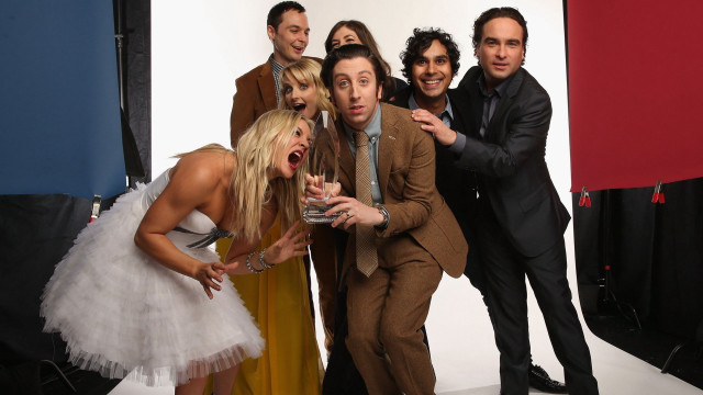 Group people posing picture backdrop #2 free wallpaper - medium preview image