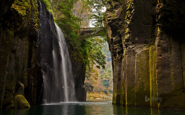 Waterfall flowing body of water free wallpaper - medium preview image
