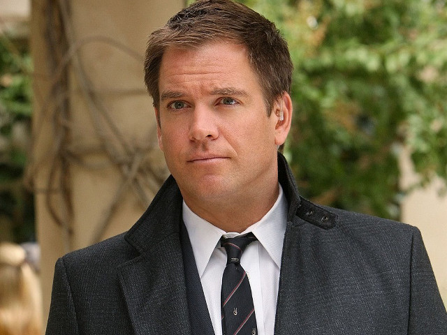 Man suit tie serious look #7 free wallpaper - medium preview image