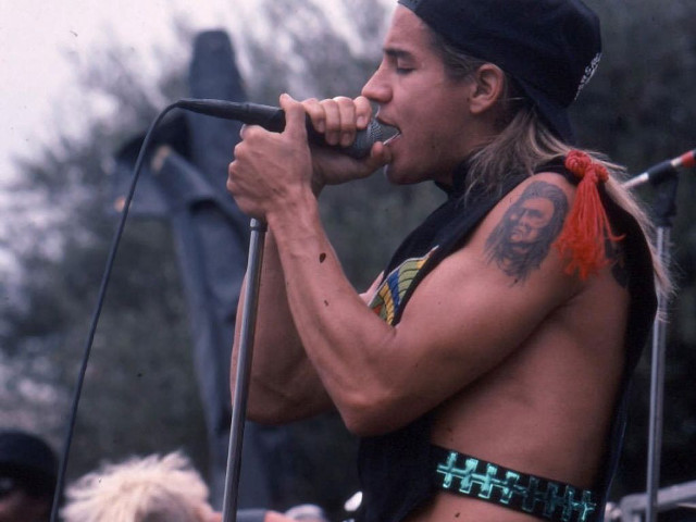 Mohawk man singing microphone concert free wallpaper - medium preview image