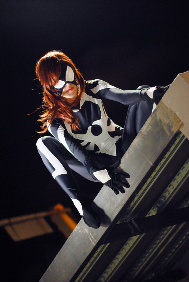 Woman cat suit mask posing free wallpaper - medium preview image