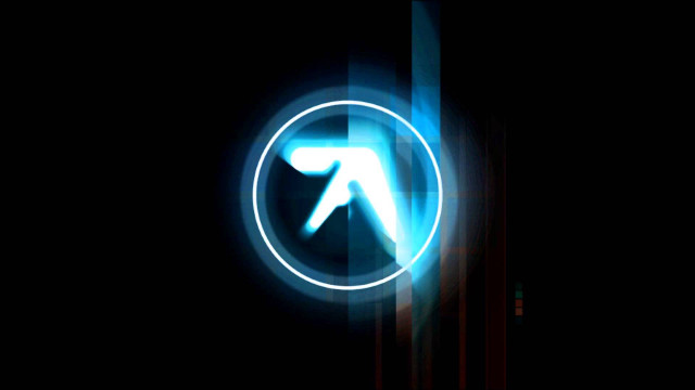 Blue circular white arrow dark free wallpaper - medium preview image