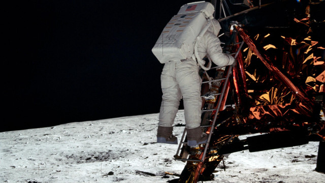 Man moon ladder white suit free wallpaper - medium preview image