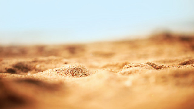 Blurry desert sand blue sky free wallpaper - medium preview image
