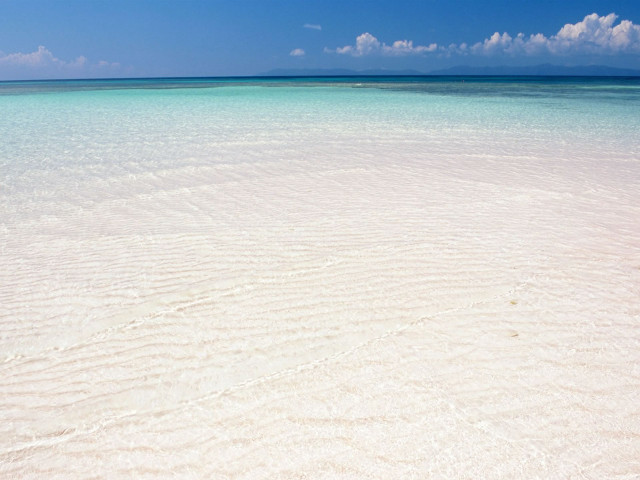 Sandy beach blue sky clouds #3 free wallpaper - medium preview image