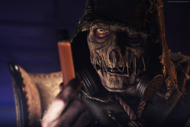 Creepy man cellphone hat knife free wallpaper - medium preview image