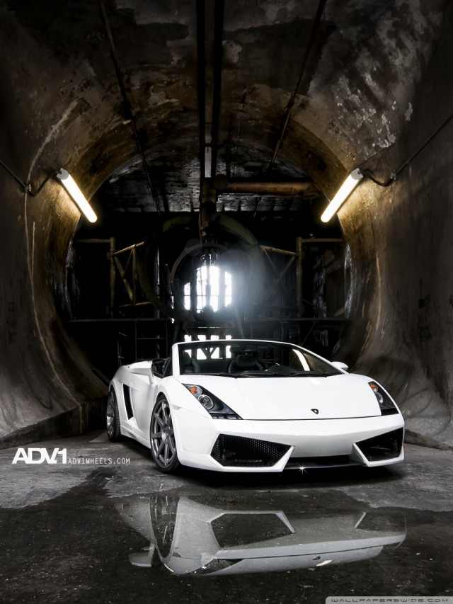 White sports car tunnel light free wallpaper - medium preview image
