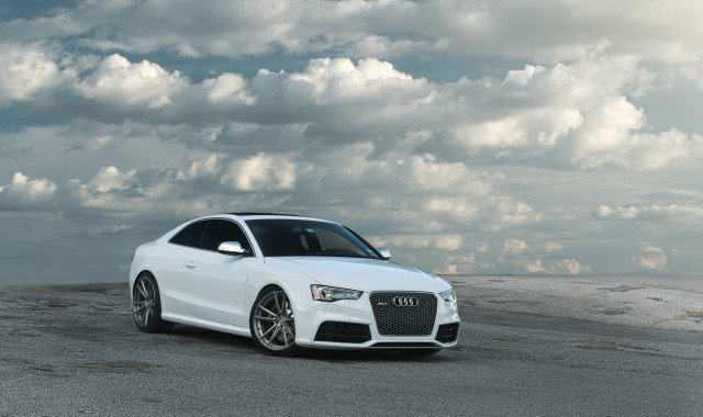 White car cloudy sky horizon free wallpaper - medium preview image