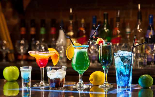 Colorful drinks bar counter bottles free wallpaper - medium preview image