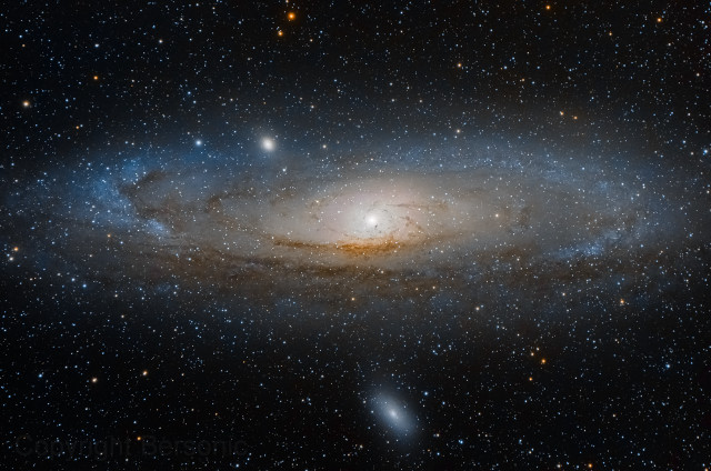 Large spiral galaxy bright center #4 free wallpaper - medium preview image