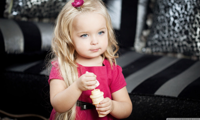 Little girl holding banana serious #2 free wallpaper - medium preview image