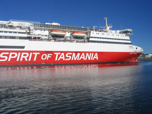 Spirit tasmania boat dock ocean free wallpaper - medium preview image