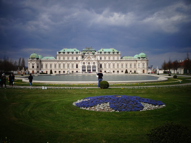Large white building fountain blue free wallpaper - medium preview image