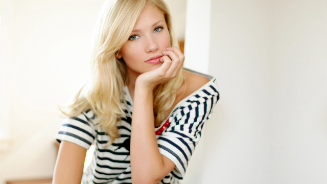 Woman leaning wall hand chin #3 free wallpaper - medium preview image