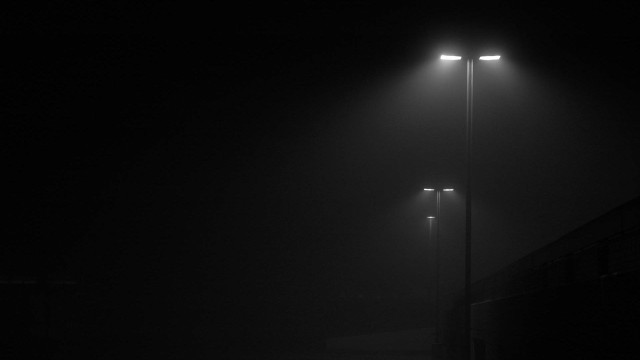 Street light foggy background fence free wallpaper - medium preview image