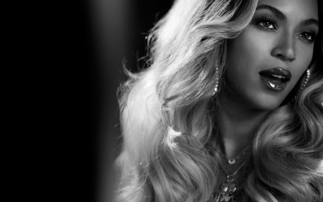 Goddess blonde haired jewelry monochrome free wallpaper - medium preview image
