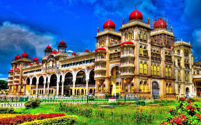 Large building red domes green #5 free wallpaper - medium preview image
