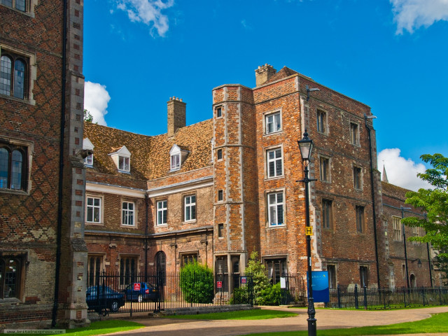 Large brick building clock tower free wallpaper - medium preview image