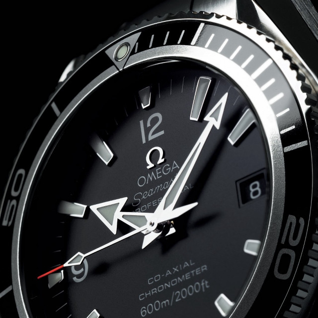 Watch black face red second free wallpaper - medium preview image