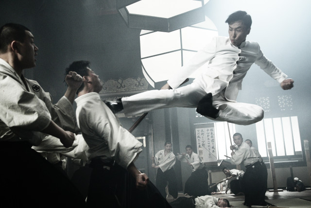 Man white suit pole trick free wallpaper - medium preview image