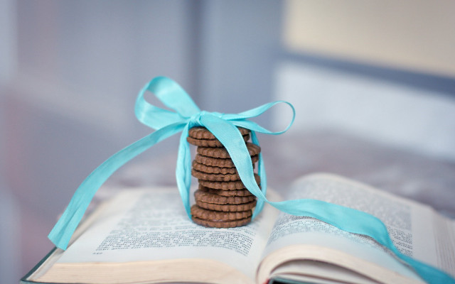 Cookies stack blue ribbon open free wallpaper - medium preview image