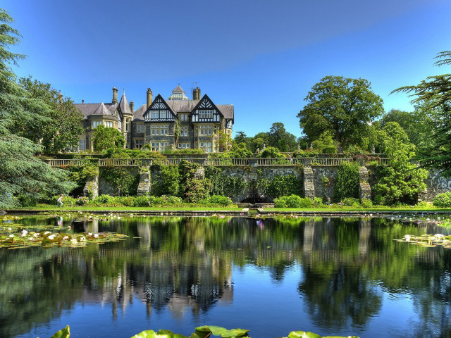 Large house pond bridge background free wallpaper - medium preview image