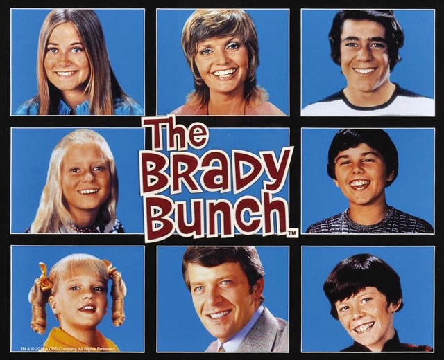 Smiling people group photo brady free wallpaper - medium preview image