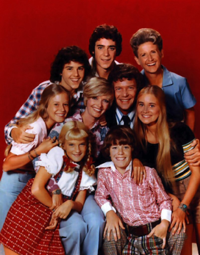 Group people posing red background free wallpaper - medium preview image