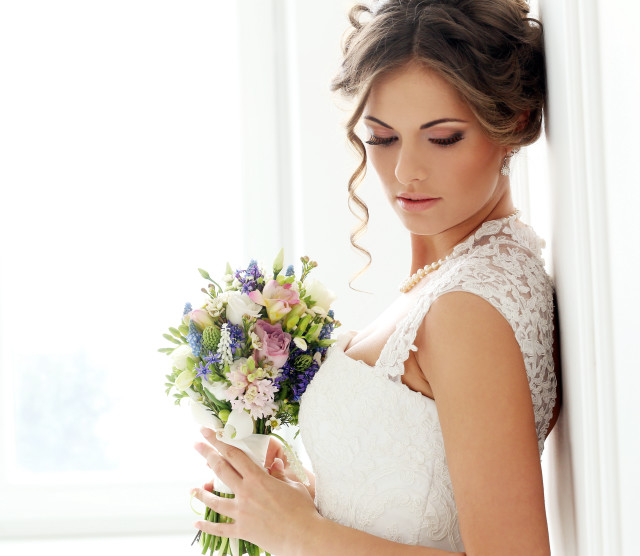 Woman white dress bouquet flowers #6 free wallpaper - medium preview image