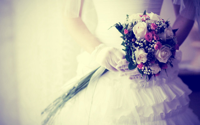 Bride bouquet white dress background free wallpaper - medium preview image