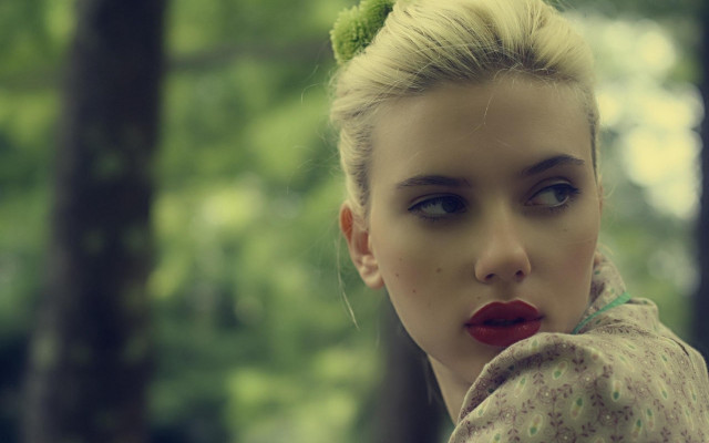 Woman green headband red lip free wallpaper - medium preview image