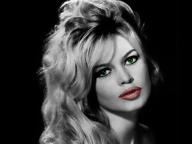Woman green eyes red lip free wallpaper - medium preview image