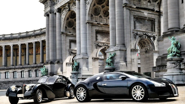Black buggies parked building statues free wallpaper - medium preview image