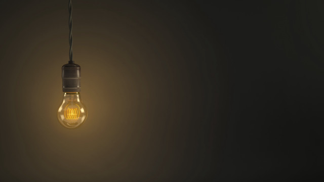 Light bulb hanging wire dark free wallpaper - medium preview image