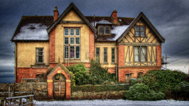 Large house windows fence cloudy free wallpaper - medium preview image