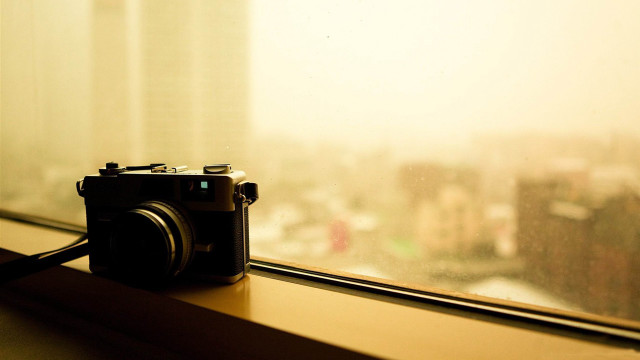 Camera window sill city view free wallpaper - medium preview image