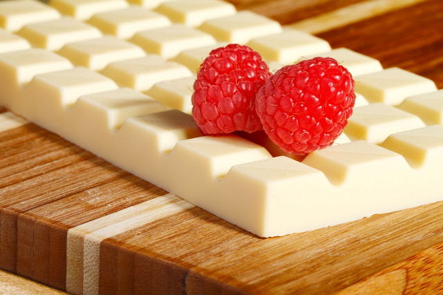Raspberries white chocolate bar wooden free wallpaper - medium preview image